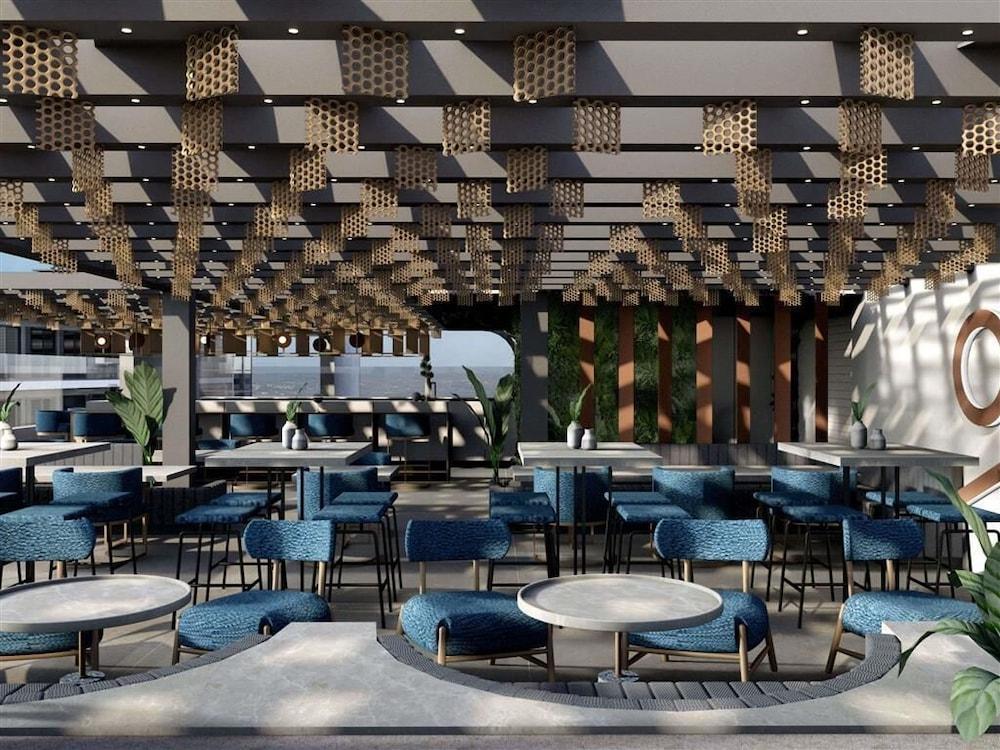 Mercure Larnaca Beach Resort 1