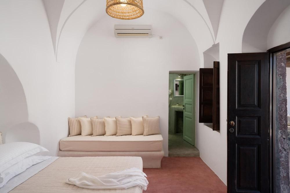 Madame Kalitsi-Ioli Standard Room 1