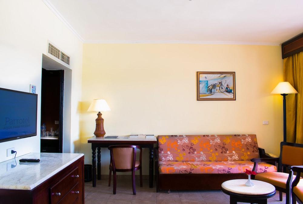 Parrotel Aqua Park Resort 2