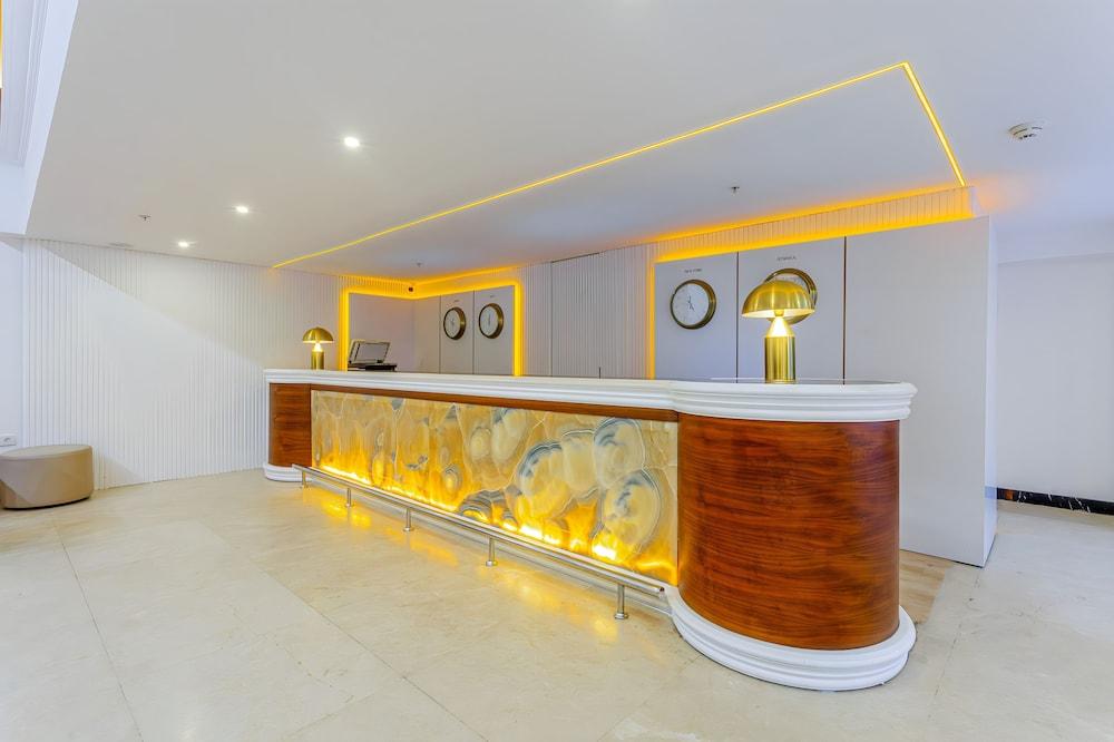 Best Western Plus Khan Hotel