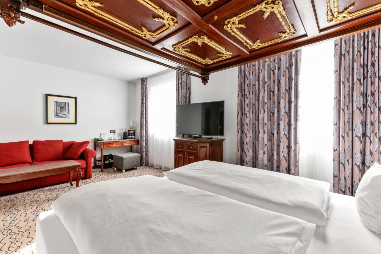 King's Hotel Center 1