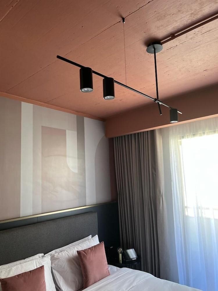 Eleven by Warren Collection 2