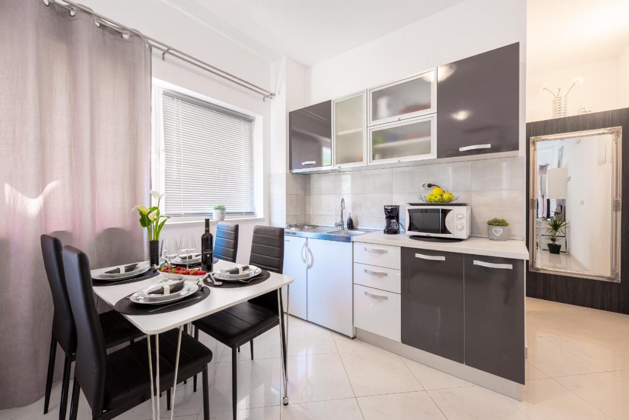 Studio Apartment & Room Ten - Free Parking 2