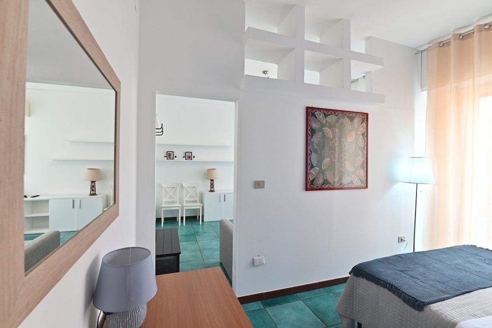 Izzhome Holiday Terrace 2