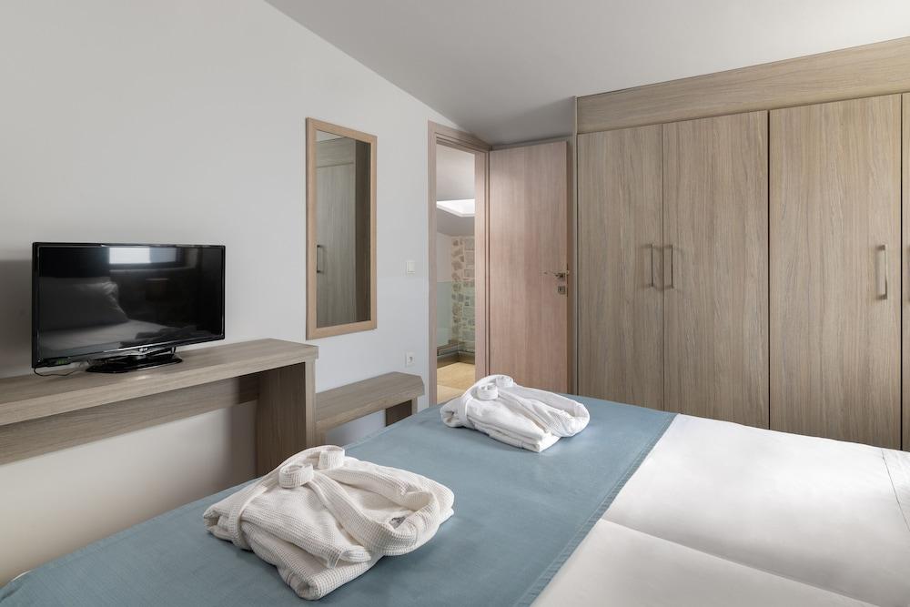 Sperveri Enalio Villas 1