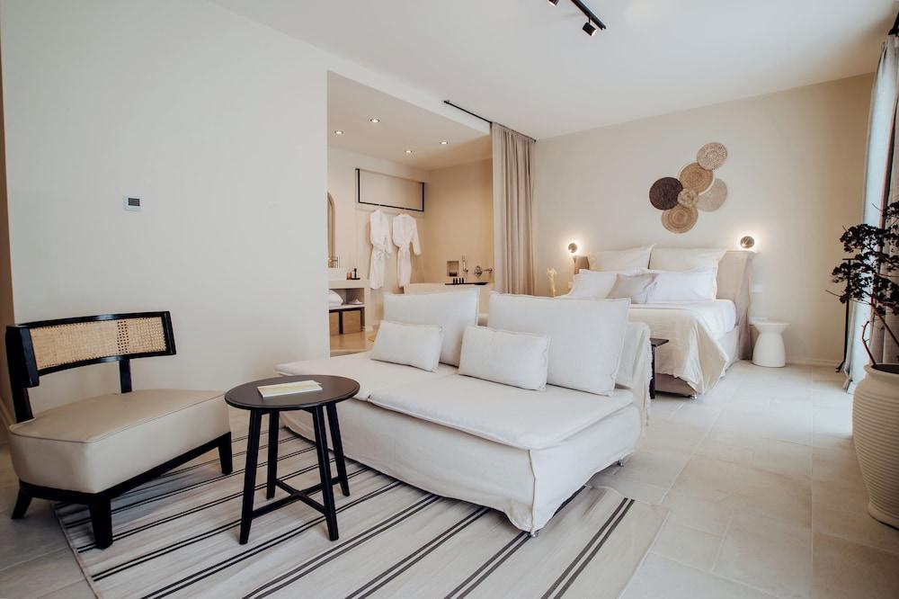 Thymises Boutique Hotel