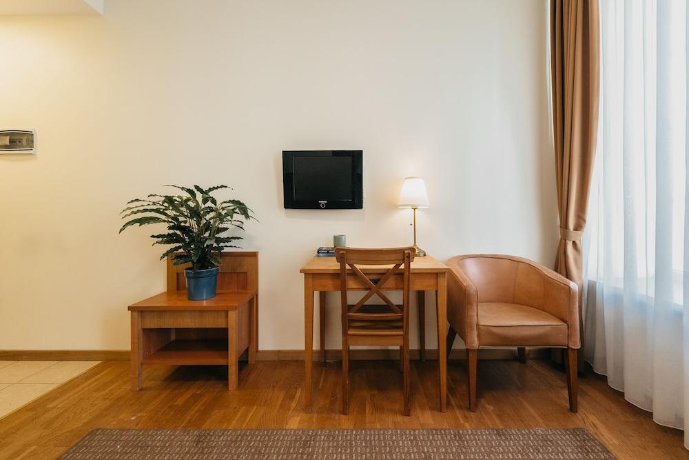 Cathedral Old Town Suites 1