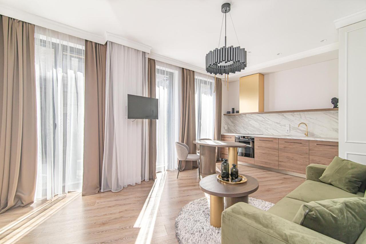 Cohost I New Apartment W-Balcony, Self Check-In at the Renesanso Complex 1