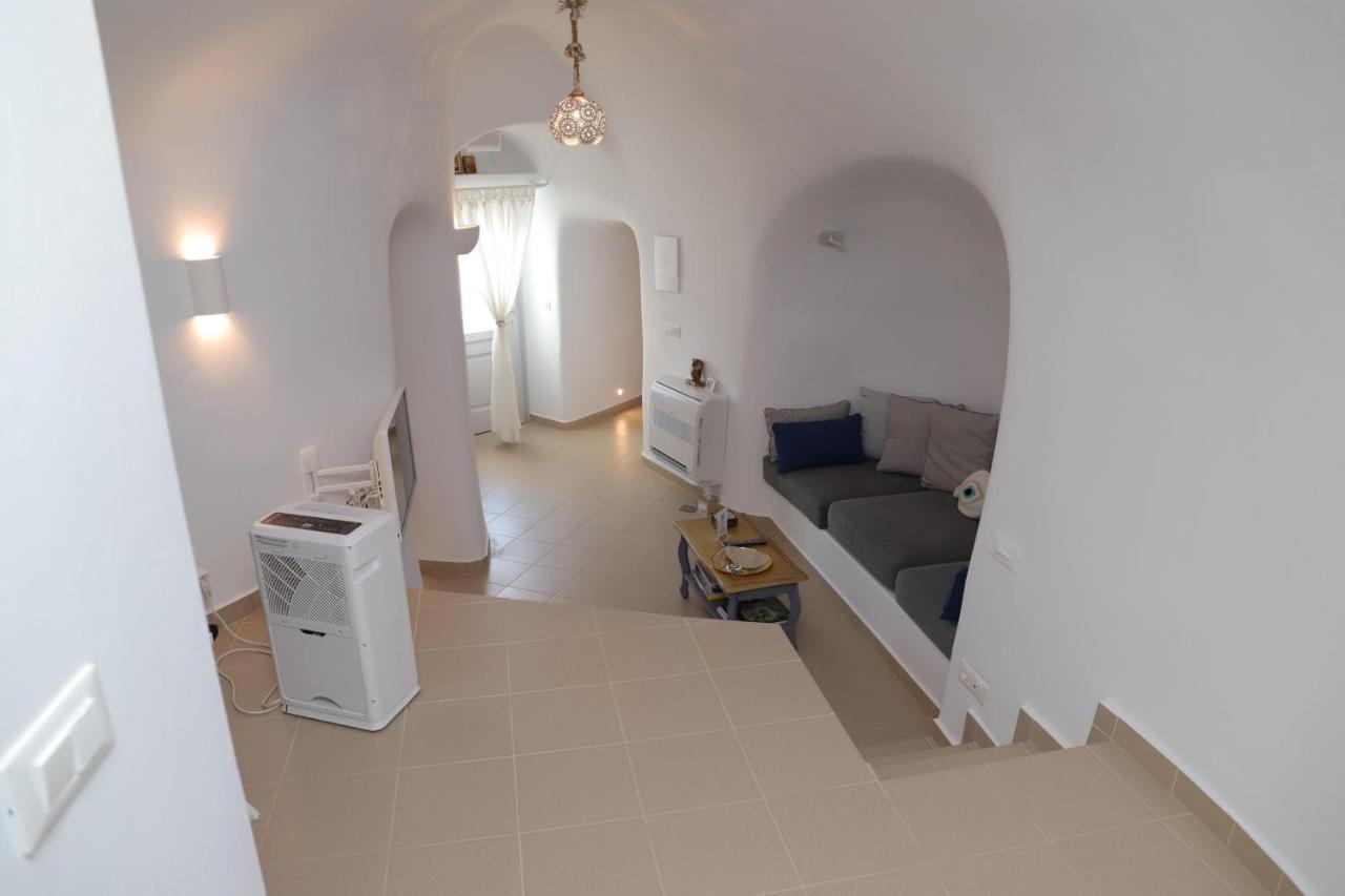 Santorini Cave Suite 1