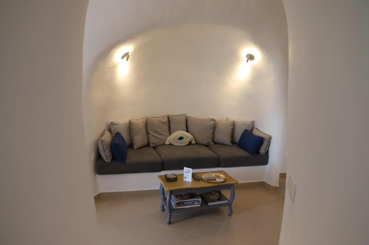 Santorini Cave Suite 2