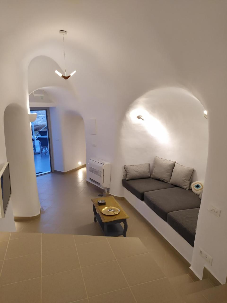 Santorini Cave Suite