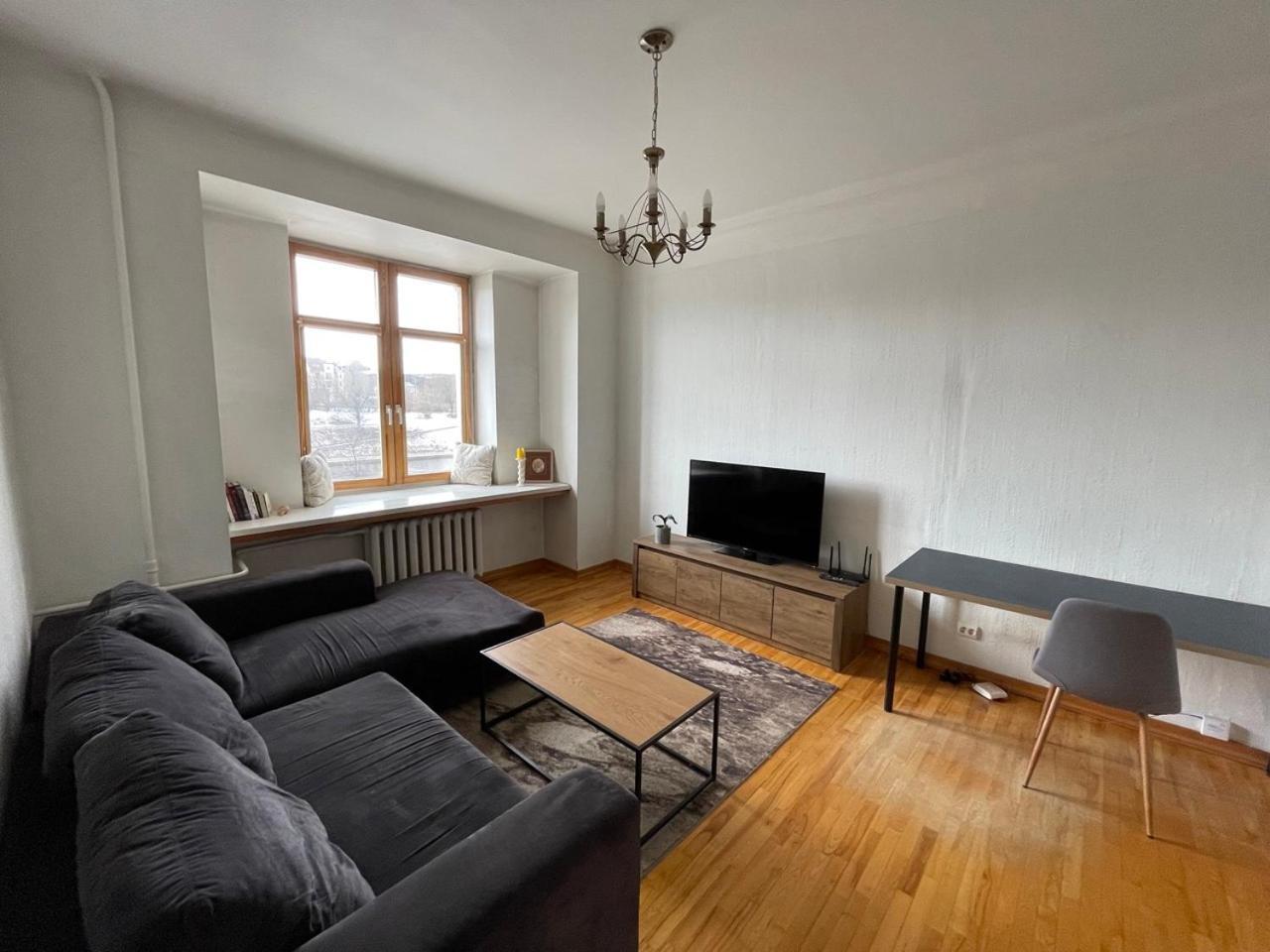 A Cozy Apartment with a Wonderful View of the River in the Old Town of Vilnius 2