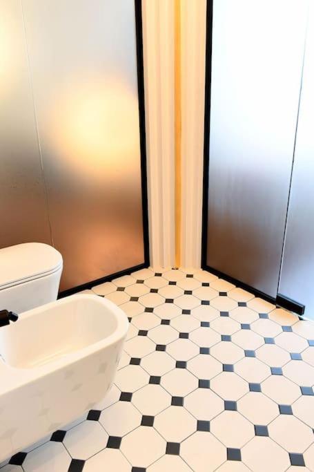 Suite 3 Minutes' Walk From the Duomo Cathedral 2