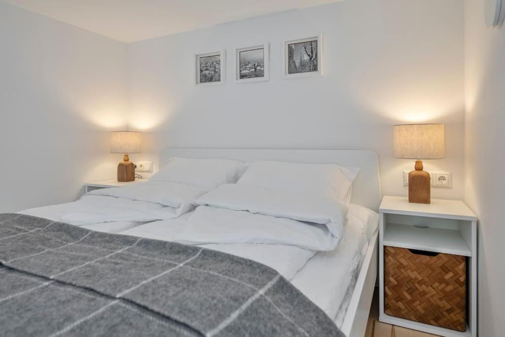 Stylish Apartment in Vilnius Old Town/ Urban Rent 1