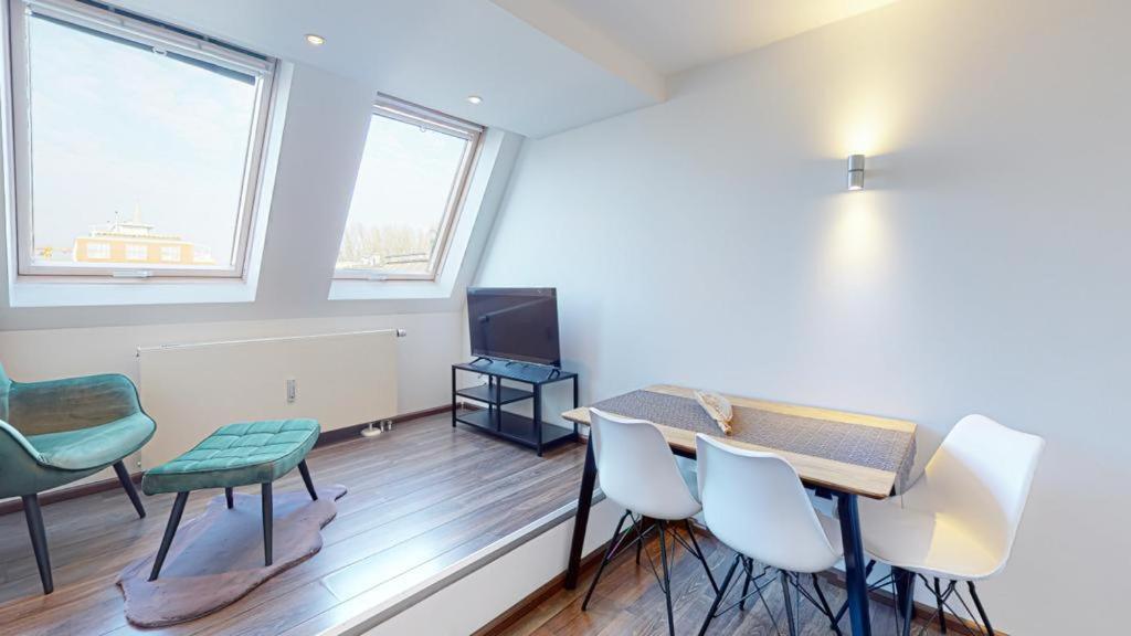 Spacious 4 Bedroom Apartment Near City Center 2