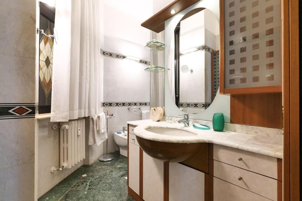 Large And Elegant Apartment in Missori Duomo 2