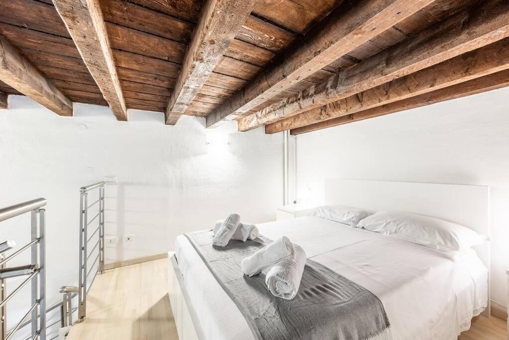 Verdi's Nest - Loft with Wifi And Netflix 1