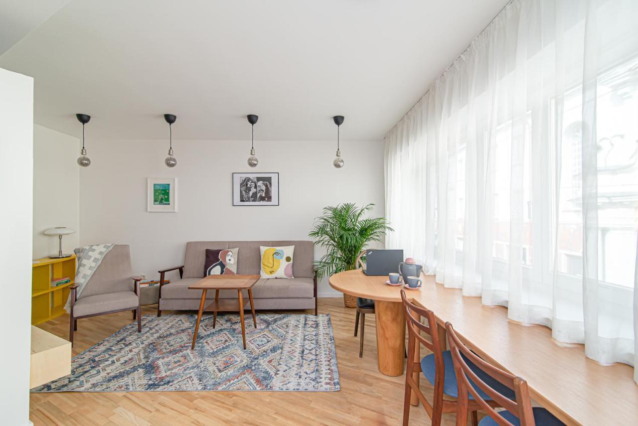 Slow-Down, Relax, Take It Easy in Artsy Oasy 2