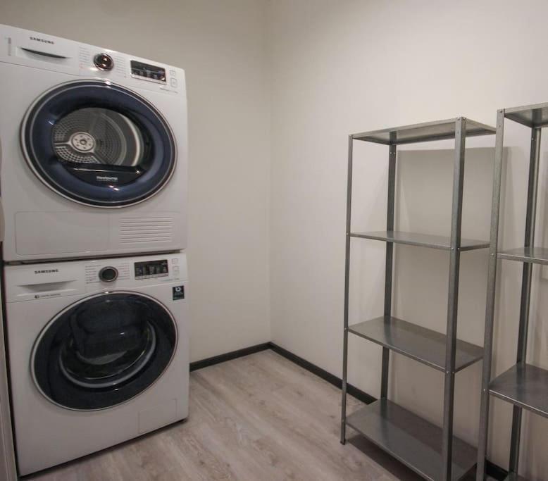 Modern & Cozy Gem - Spacious Central Retreat with Private Entrance 1