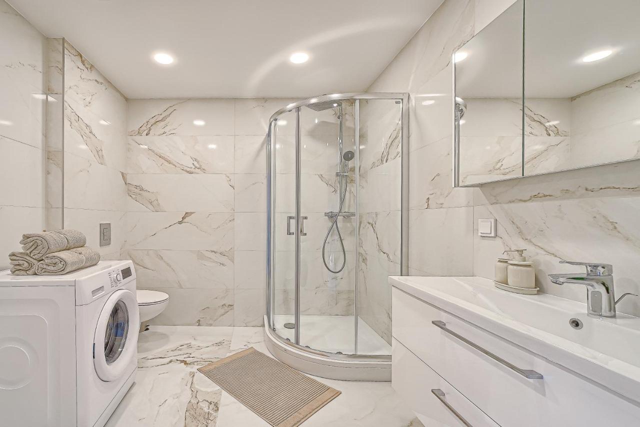 Business-Class Apartments 2 X Free Parking X Self Check in 24x7 2