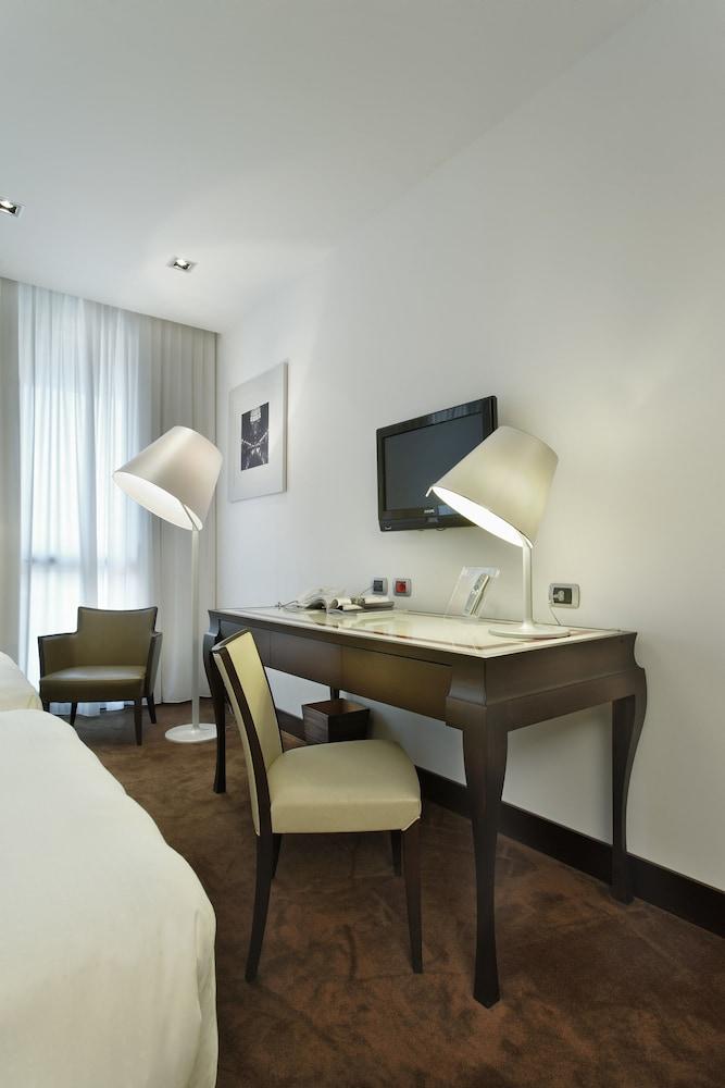 Unahotels Cusani Milano 1