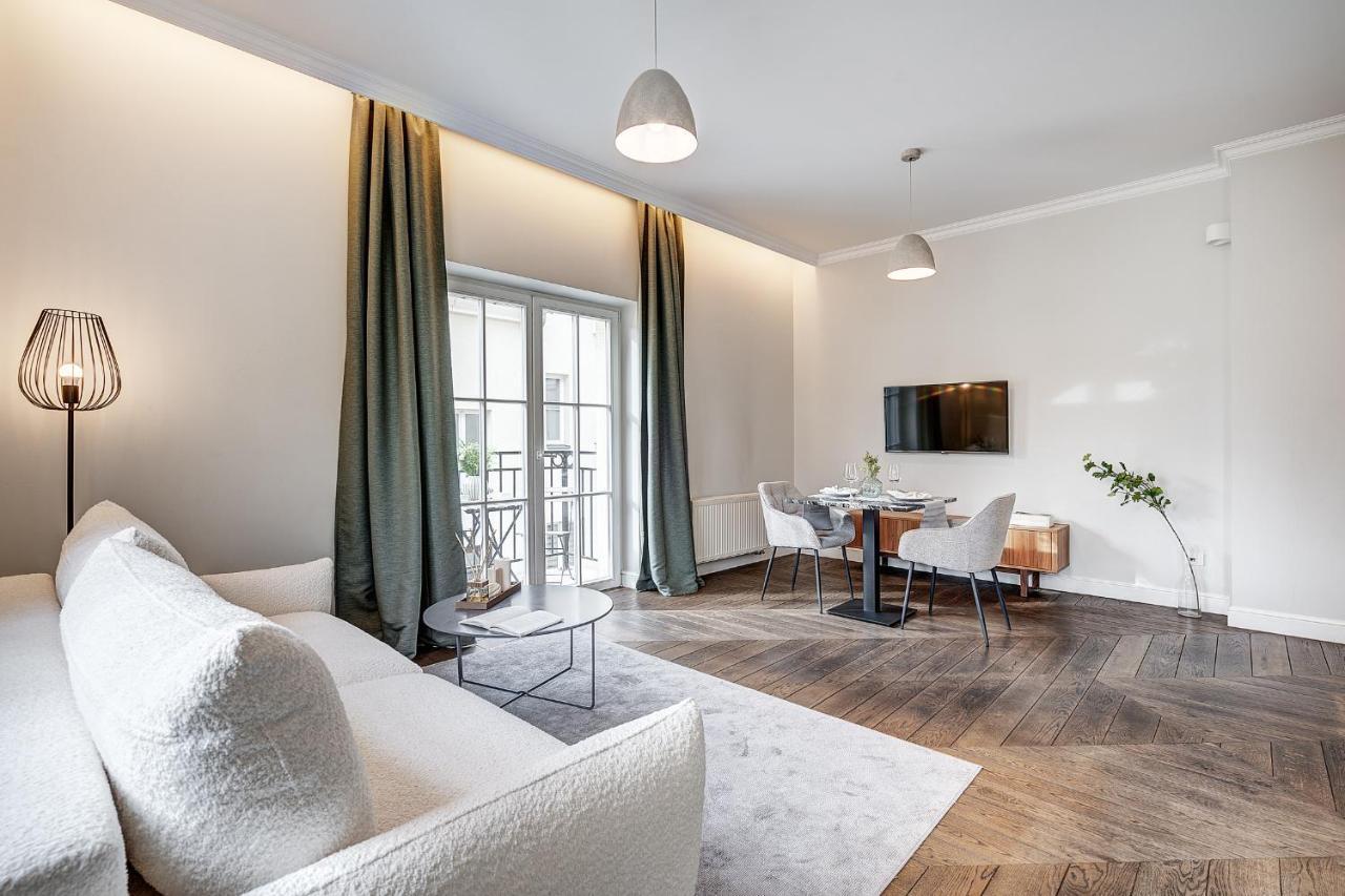 Cohost I Bright Apt W-Balcony I Self Check in I Next To Mo Museum