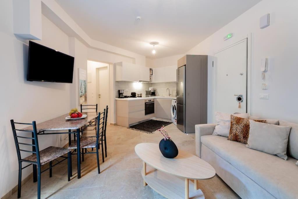 Rhodes Center Apartment 1