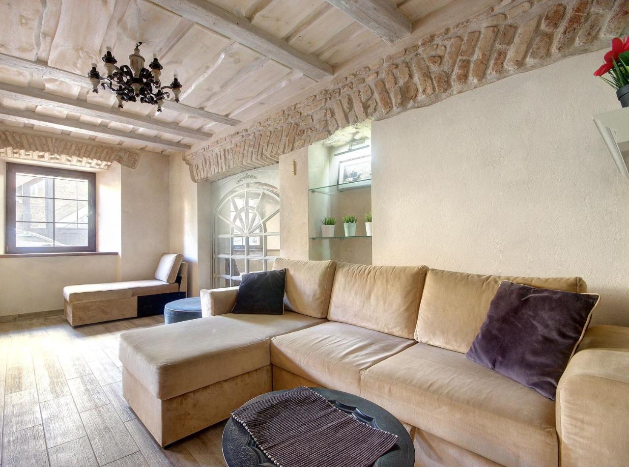 Historical Apartments X Free Parking Self Check in 24x7 by H&H 2