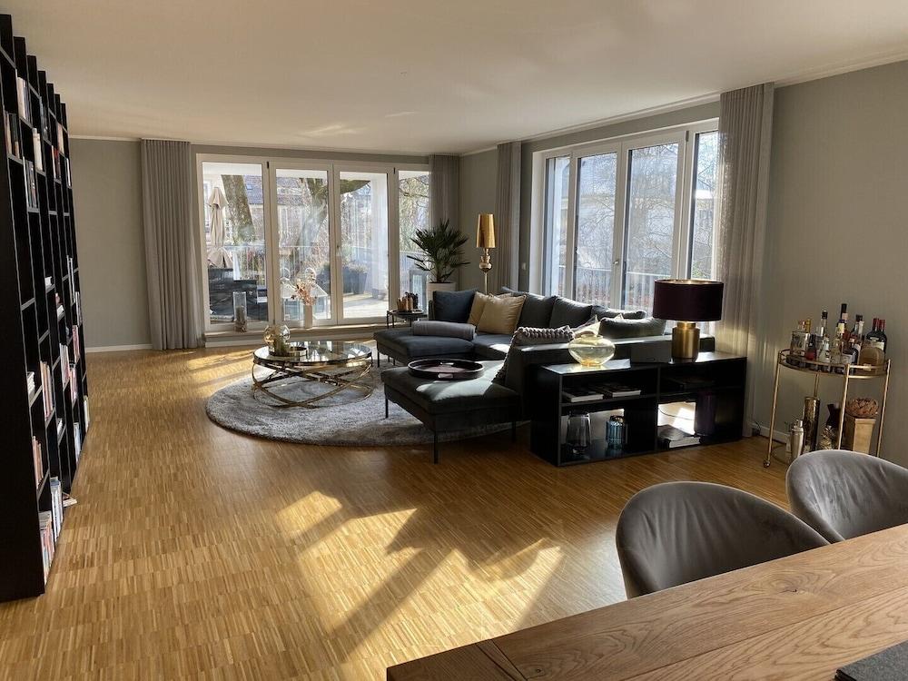 Beautiful 3-Bed Apartment in Munchen