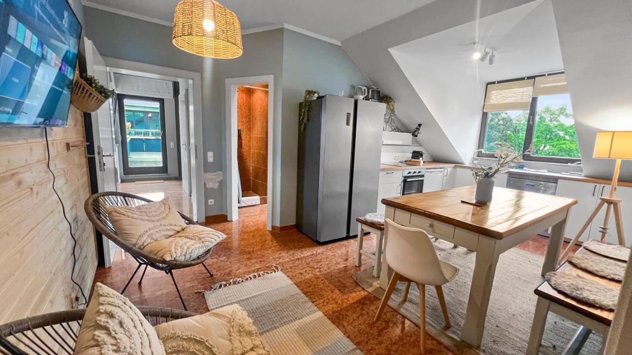 Flatista Homes - Penthouse with Rooftop Gym 1