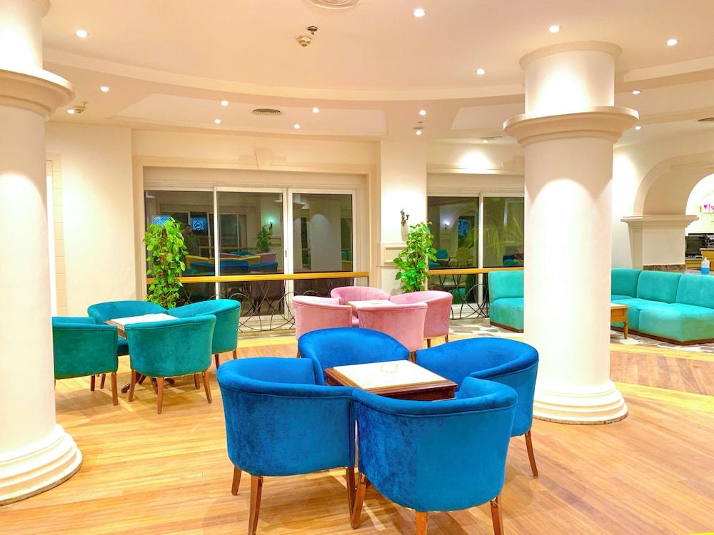 Ivy Cyrene Island Aqua Park Resort