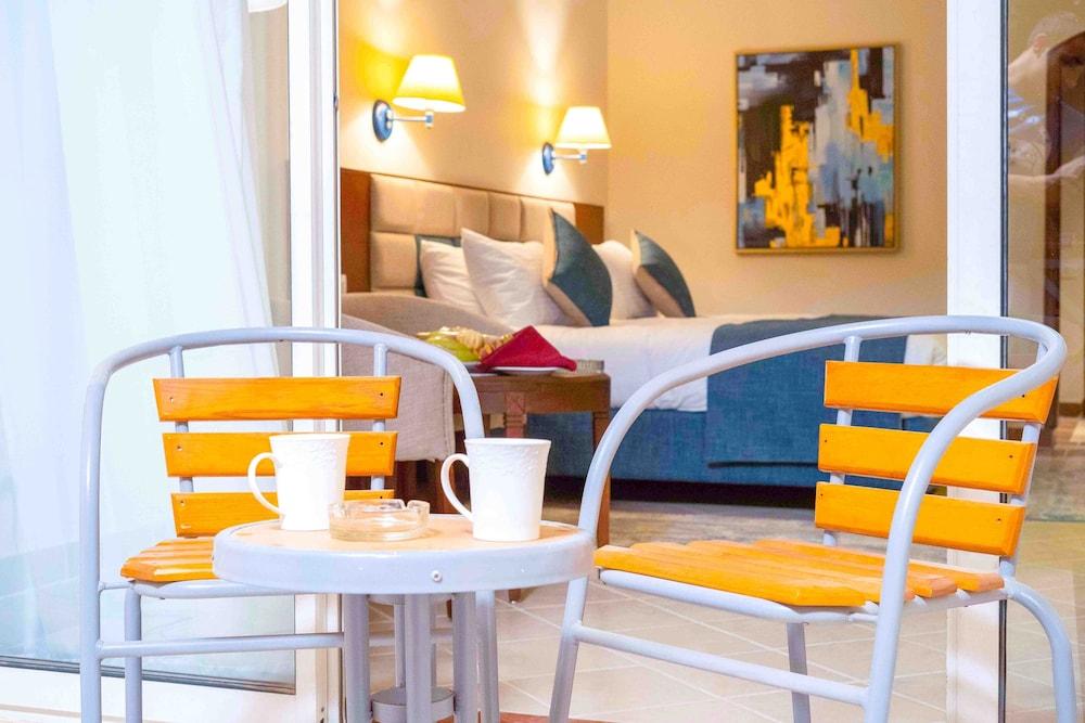 Ivy Cyrene Island Aqua Park Resort 1