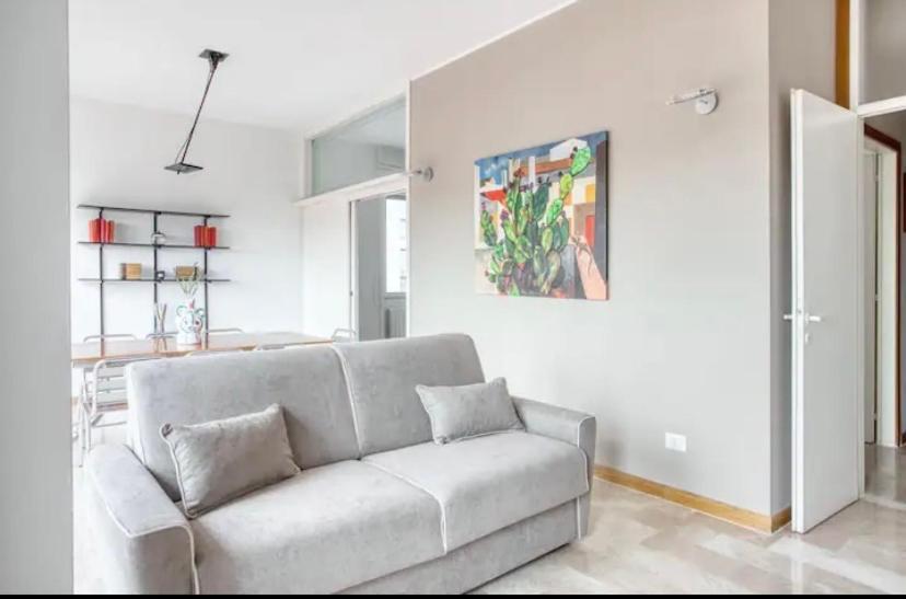 Amazing City Center Skyline Apartment 2