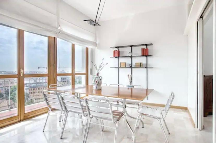 Amazing City Center Skyline Apartment 1