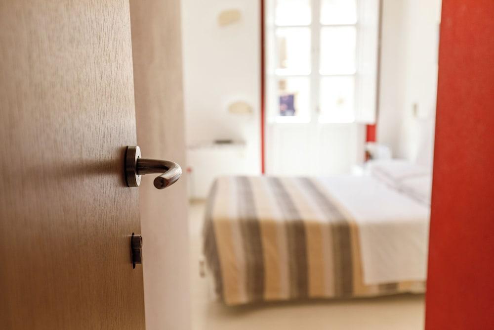 Onlyrooms II - Old Town & Typical Food 1