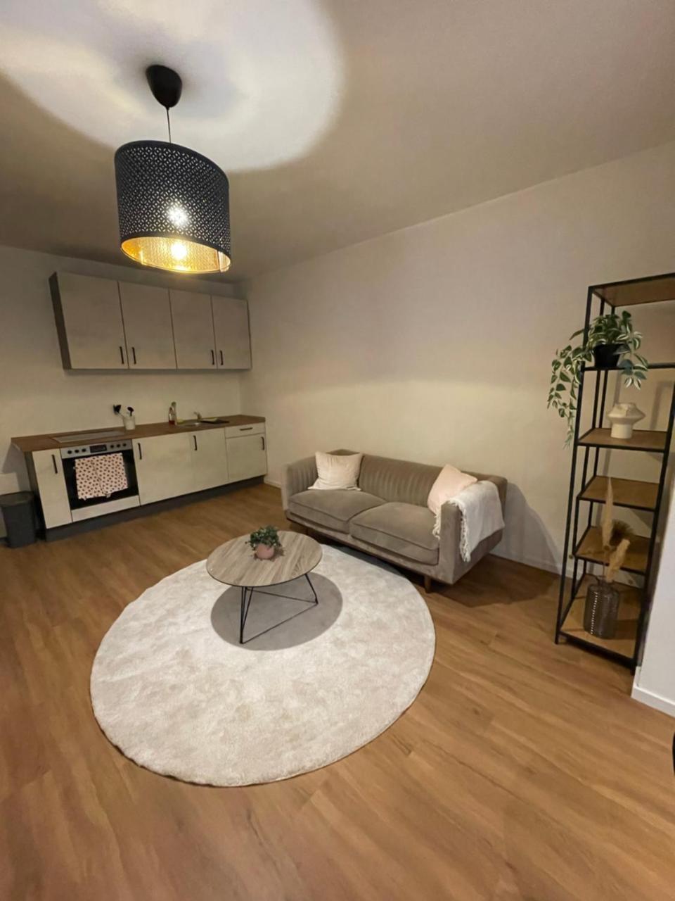 Quiet Family Apartment - 10 Min To Center & Oktoberfest - Free Parking - Near Nymphenburg Palace & Botanical Garden 1