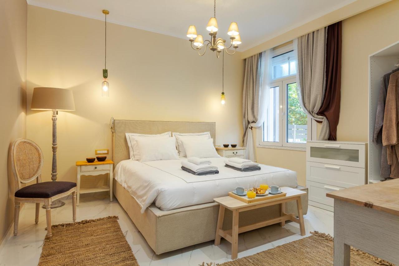 Themis' Urban Residence