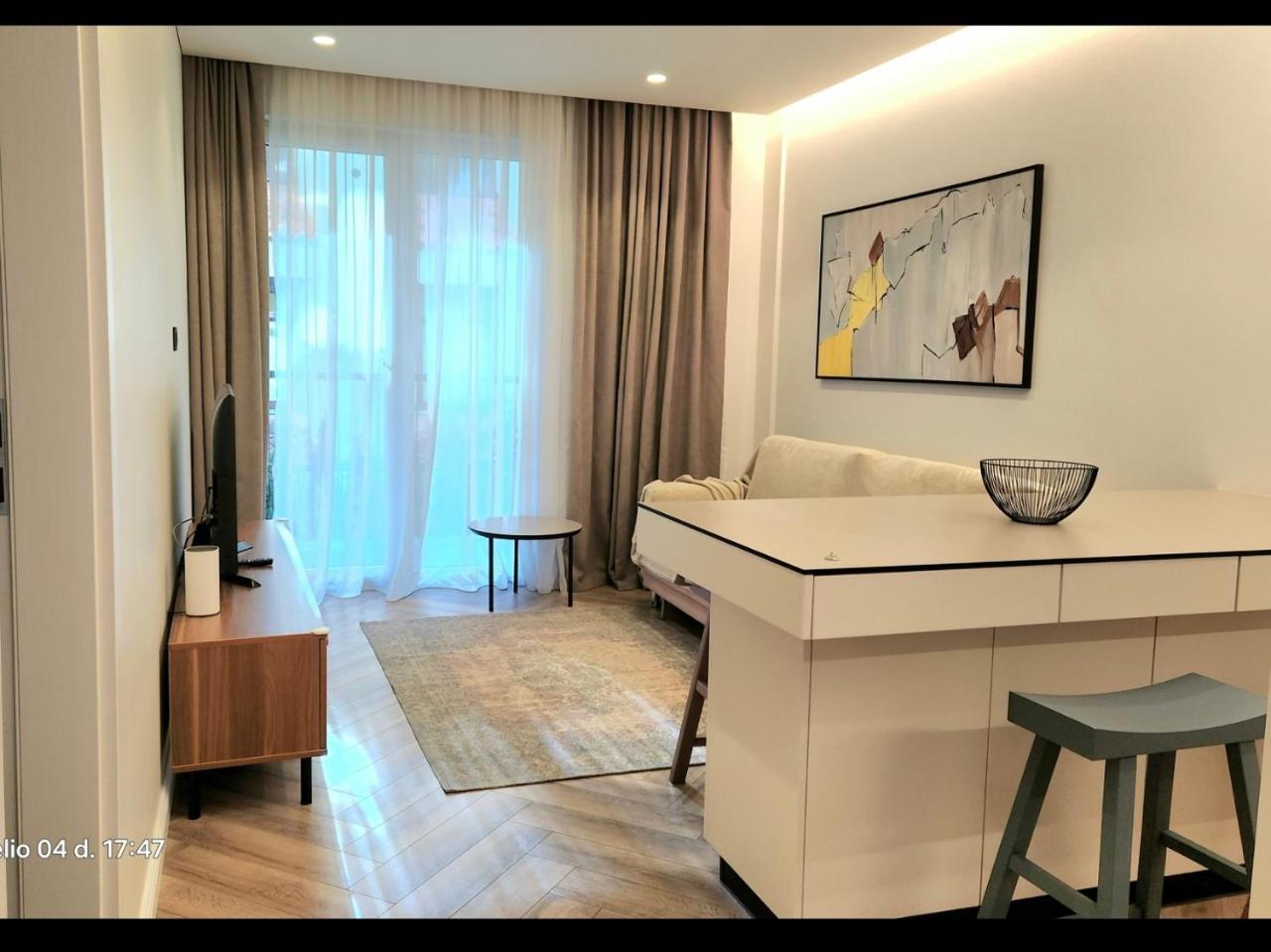 Happy Inn Brilliant Old Town Self Check In, Underground Parking, Terrace