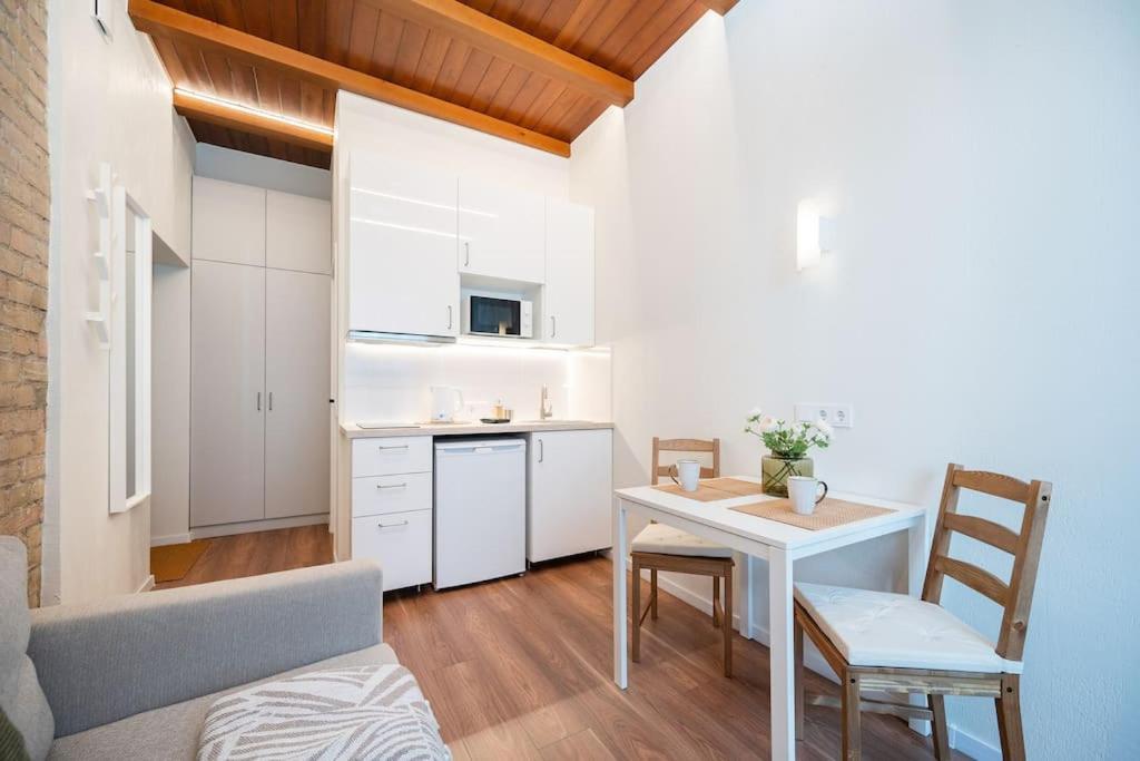 Warm Studio in the Heart of City (Adults Only) 1