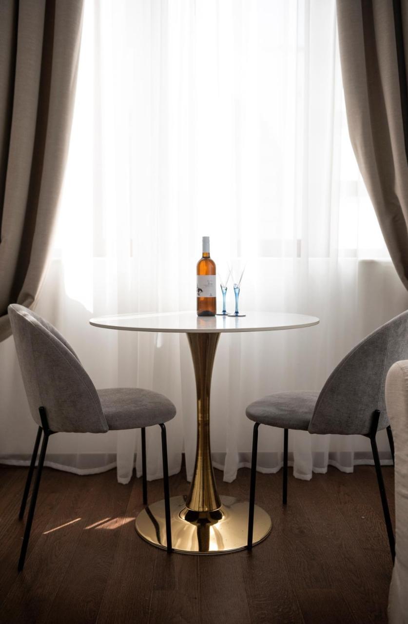 Jensen Luxury Suites (Adults Only) 2