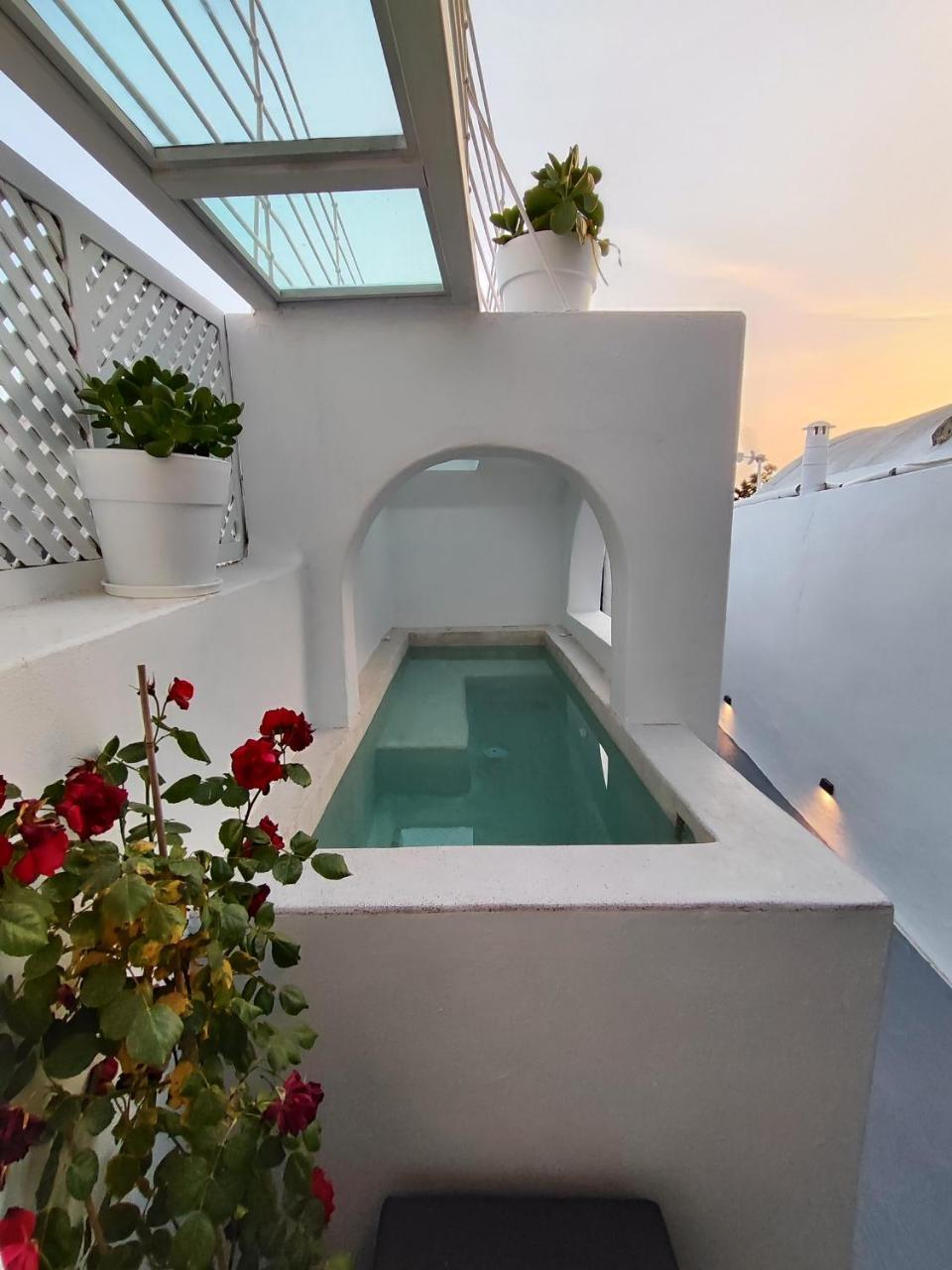 Noir Cave Villa with Private Jacuzzi And Sunset Terrace 2