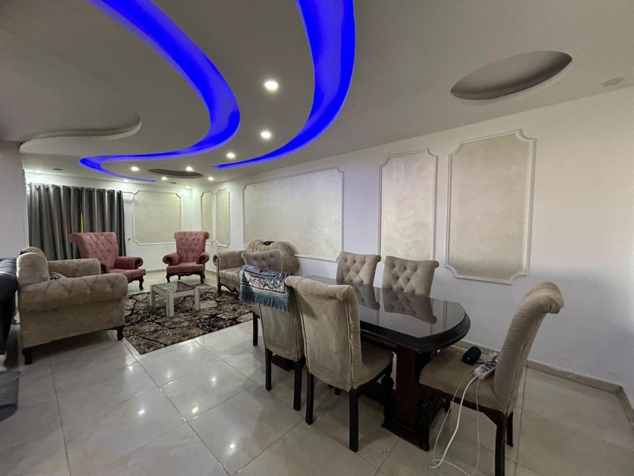 شقة على النيل بشارع مراد 1