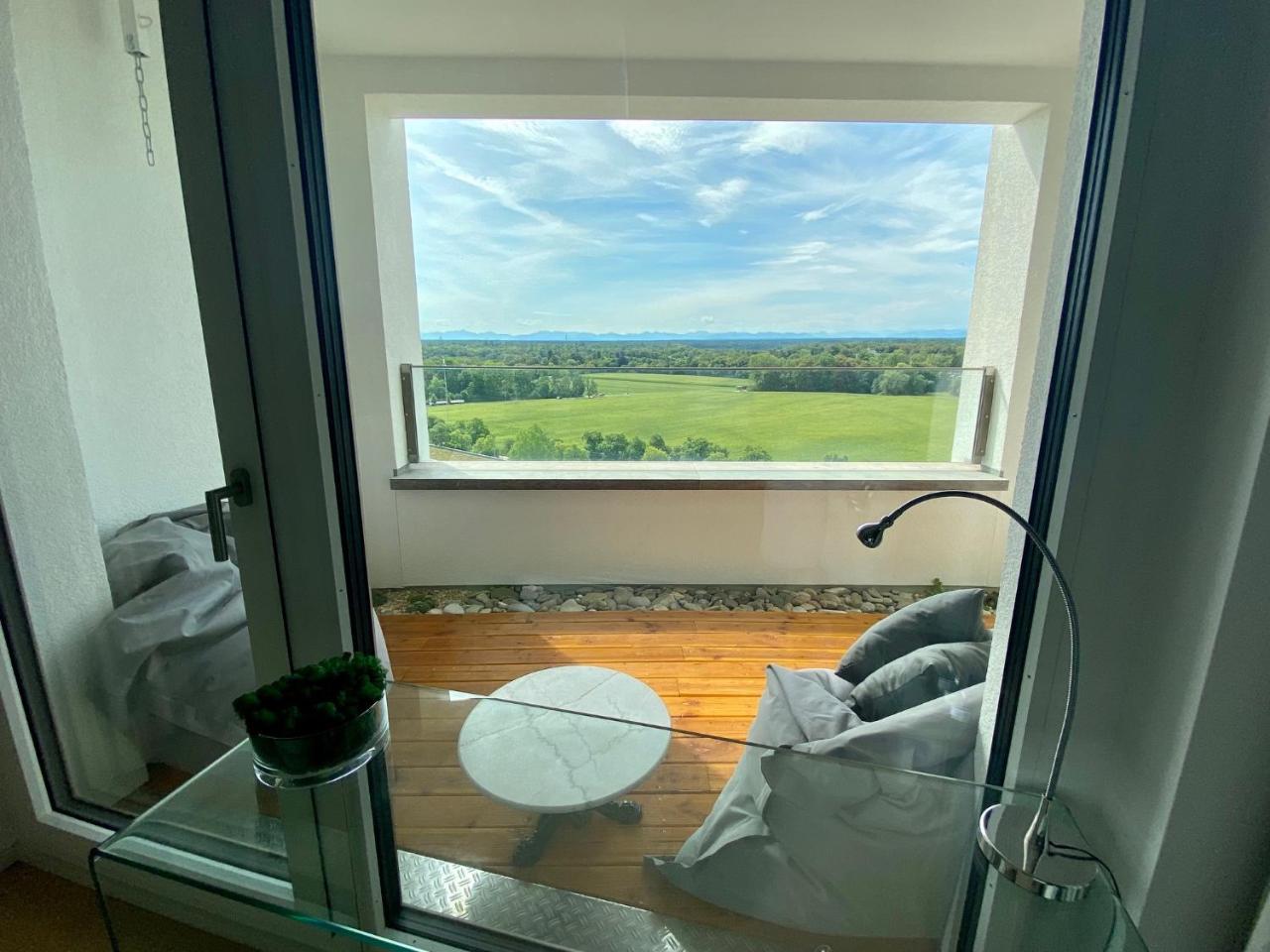 Alpen-Panorama Suite - Einzigartige Privatsuite Hoch Uber Munchen, 12tes Og, Alpenblick, Loggia, Whirlpool, 15 Minuten Zum Zentrum, Ruhe Und Erholung in Der Stadt Munchen Fur Privat Und Geschaftlich Reisende (Adults Only) 1