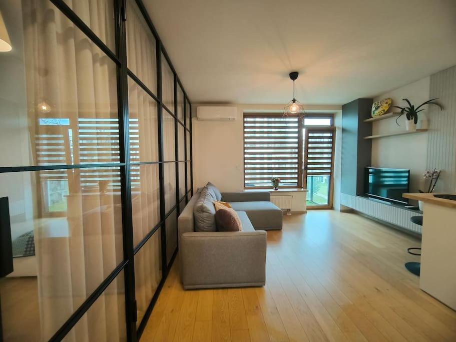 Modern Urban Retreat & Private Parking 2