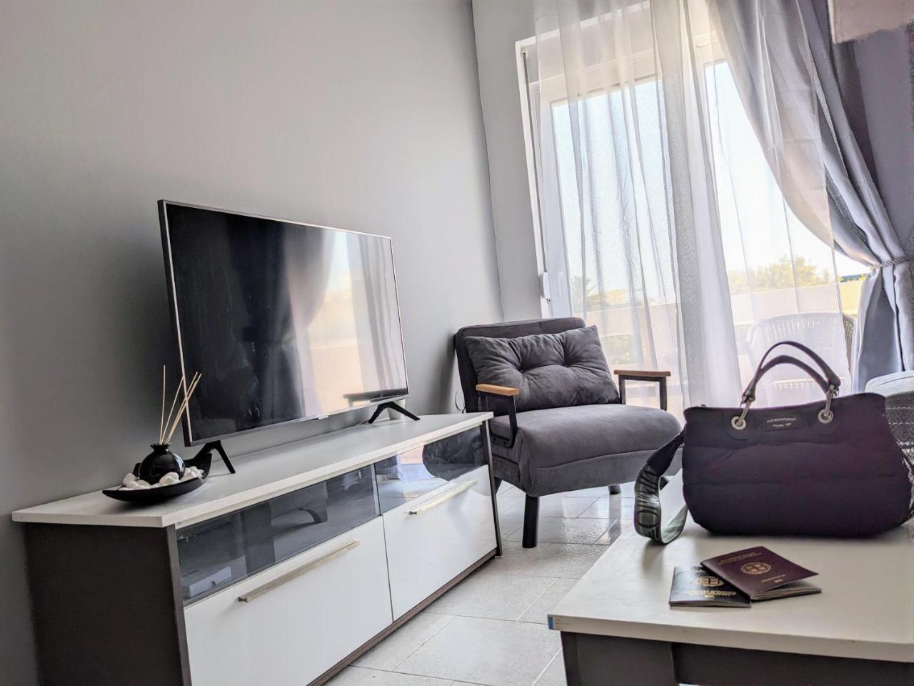 Mini Mansion (Adults Only) 1