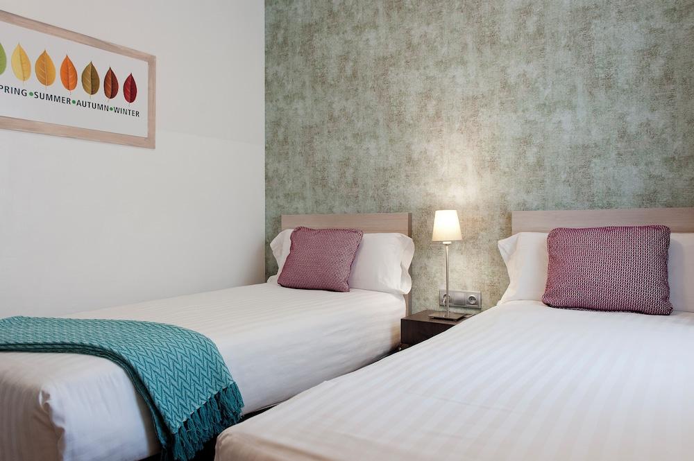 Mh Apartments S. Familia 2