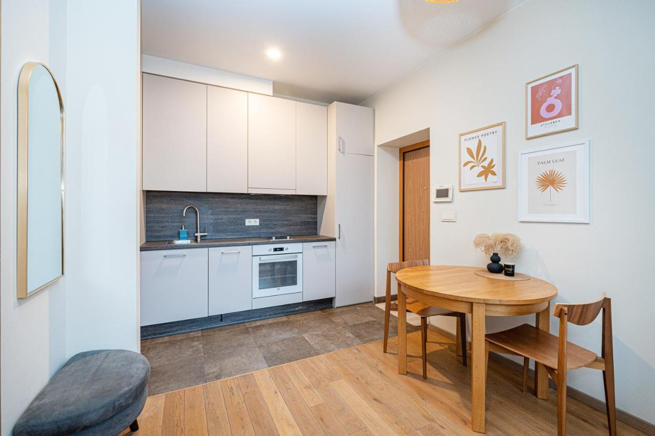 Butukas Dviems (Adults Only)