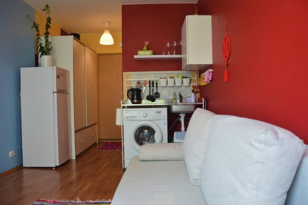 Slucko Central Studio Apartment Near River 1