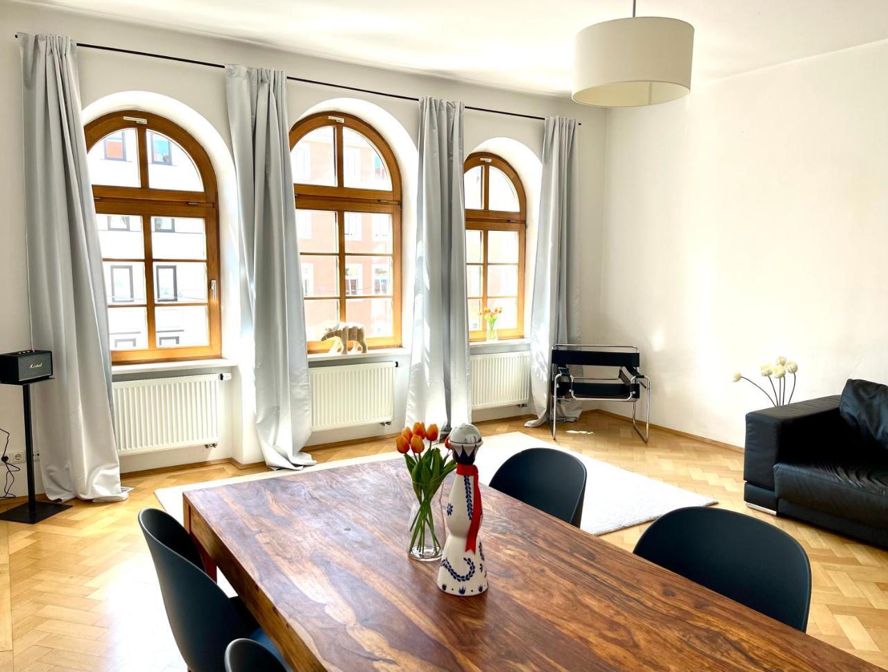 New Furnished, Exclusive Large Flat in City Center, 30min To Airport