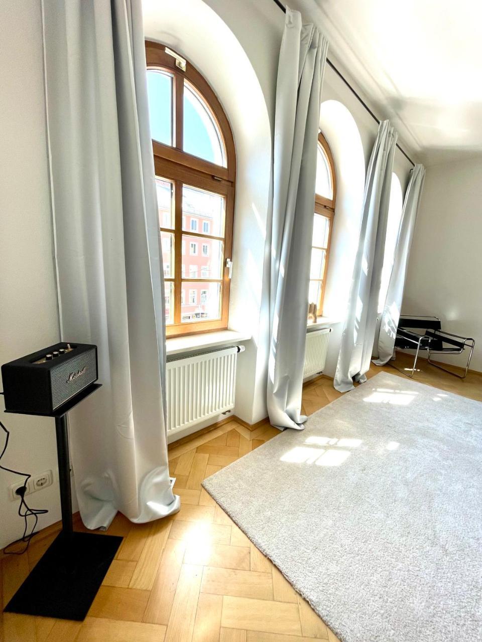 New Furnished, Exclusive Large Flat in City Center, 30min To Airport 2